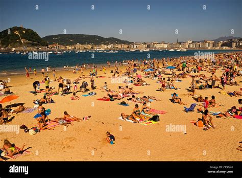 San sebastian ondarreta beach hi-res stock photography and images - Alamy