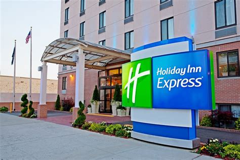 HOLIDAY INN EXPRESS NEW YORK-BROOKLYN, AN IHG HOTEL - Now R 2 880 (Was ...