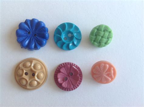 Vintage buttons - Hello! Hooray!