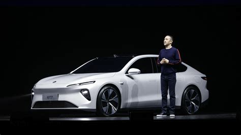 Nio ET7 flagship teases 150-kwh solid-state battery, arrival in 2022