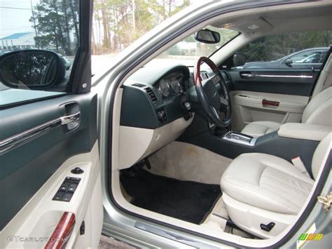 2006 Chrysler 300 interior accessories