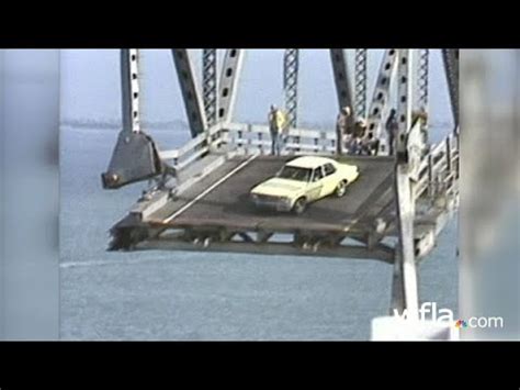 1980 Sunshine Skyway Bridge crash, collapse - YouTube