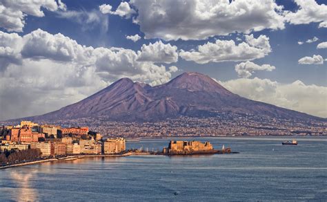 Naples heading for ‘large volume eruption’ - Cosmos Magazine