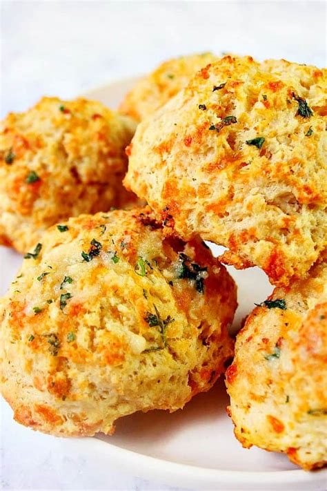 Cheddar Bay Biscuits (Red Lobster Copycat) - Cruncy Creamy Sweet