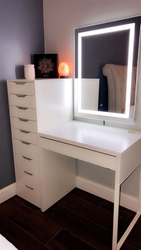 Makeup vanity with lighted mirror! Room Ideas Bedroom, Room Diy ...