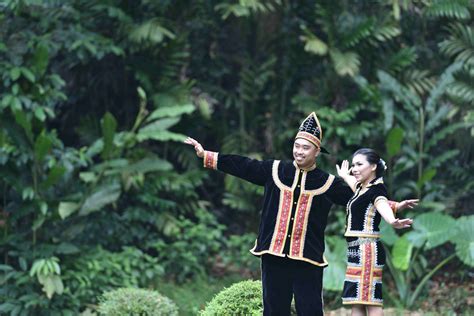 Sabah: The Culture and the People. Sabah, the land below the wind