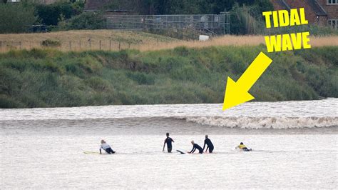 20ft Tide Surge Causes TIDAL BORE in Severn River, England - YouTube