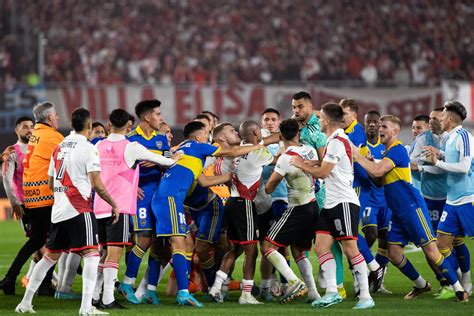 River Plate vs Boca Juniors fight results in six red cards - Futbol on ...