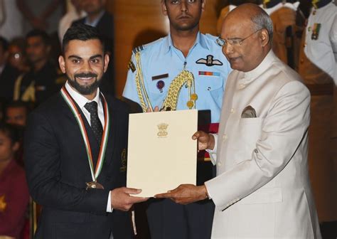 Virat Kohli receives Rajiv Gandhi Khel Ratna Award from President Ram ...