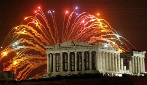 Celebrating New Years Eve 2014 in Athens New Year's Eve Celebrations ...