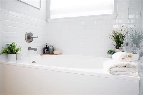 Beginner’s Guide to Bathtub Refinishing: 11 Steps