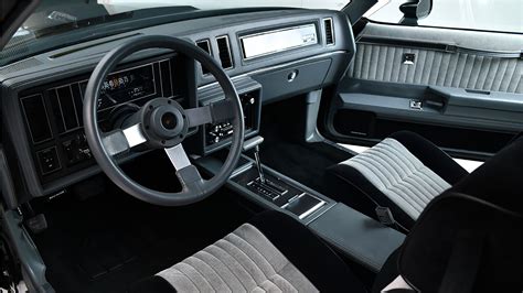 10 Ugliest Car Interiors Ever Made (5 That Are Stunning) (2022)