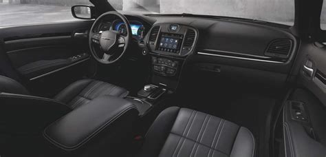 2023 Chrysler 300 Sedan | Interior & Exterior Pictures