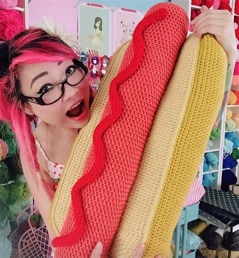 Free Crochet Pattern: Giant Hot Dog Pillow – Twinkie Chan Blog