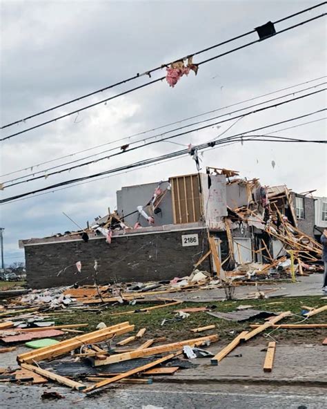 Severe weather leaves 6 dead as tornadoes tear across Tennessee