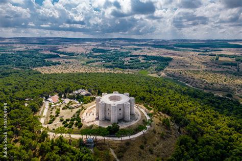 Castel del monte vista aerea, patrimonio unesco, puglia 스톡 사진 | Adobe Stock