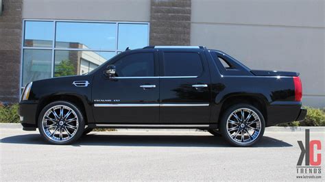 2012 Cadillac Escalade EXT - Information and photos - MOMENTcar