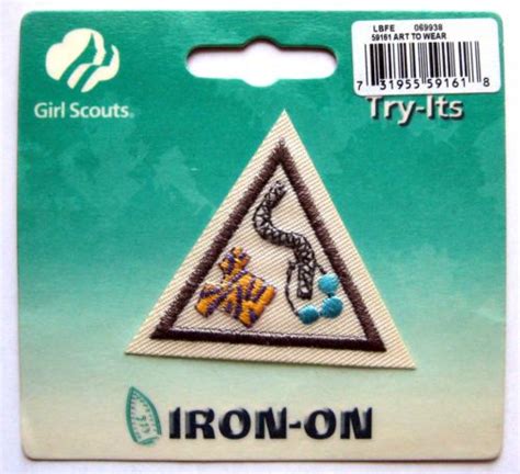 Retired Girl Scout Brownie ART TO WEAR TRY-IT Creative Clothing Badge ...