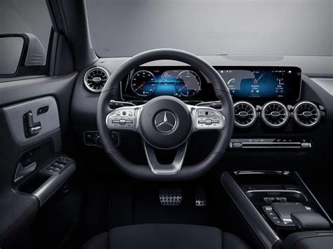 Nueva-Mercedes-Benz-GLA-interior-cockpit - Mega Autos