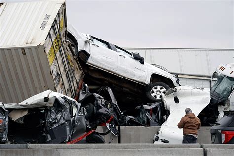 At least 6 killed in massive crash on icy Texas interstate - Hobbs News Sun