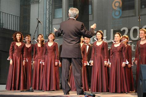 Tips and Benefits of Singing in a Choir | Lessonface