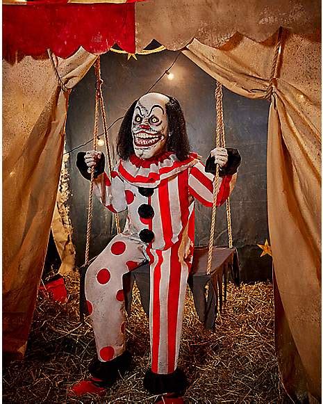 4.3 Ft Toothy the Clown Animatronic - Spirithalloween.com