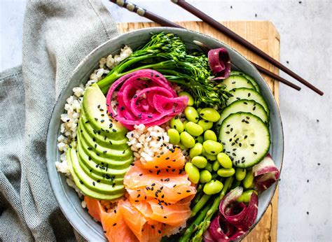 Easy Smoked Salmon Sushi Bowl - The Delicious plate