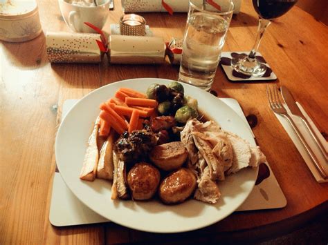 Julie Pennell : A Traditional Christmas Dinner... England-Style!