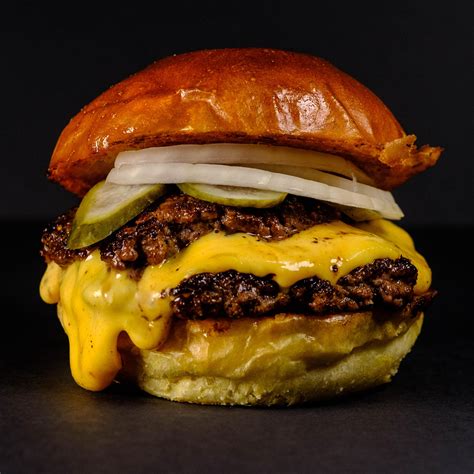 [Homemade]Cheeseburger [OC][2864x2864] : r/FoodPorn