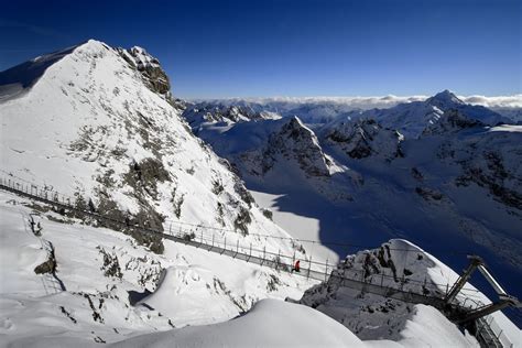 Traveloscopy Travelblog: Struth! Mount Titlis Cliff Walk - Don't look down