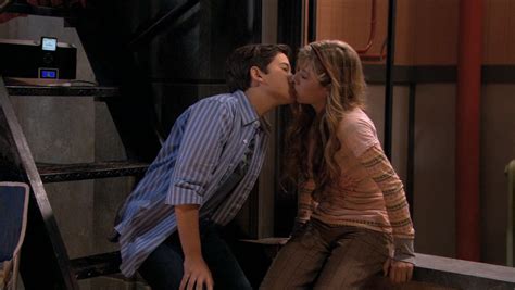 seddie kiss - iCarly Screenshot | Icarly and victorious, Icarly ...