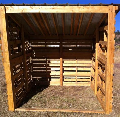 6 Pallet Projects For Your Horse Farm | Horse shelter, Pallet shed ...