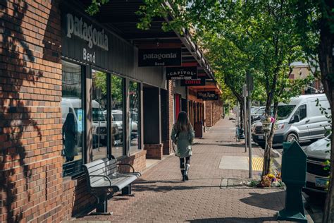 THE PERFECT BEND OREGON HOTEL STAY FOR VANLIFERS - Smilkos Lens