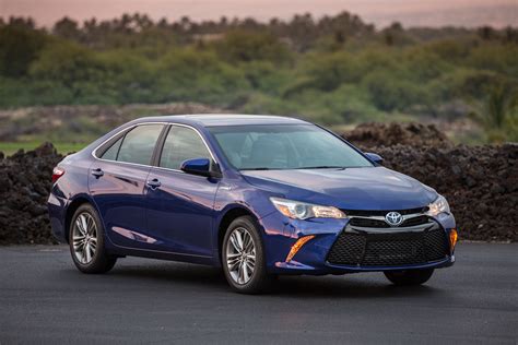 2015 Toyota Camry Hybrid SE Review