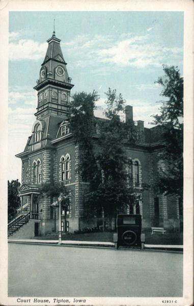 Court House Tipton, IA Postcard