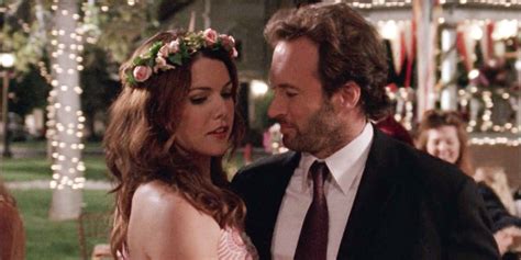 Gilmore Girls: Luke and Lorelai's Relationship Timeline, Season By Season