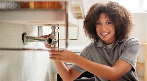 Why and How Should You Hire Women Plumbers - Workiz