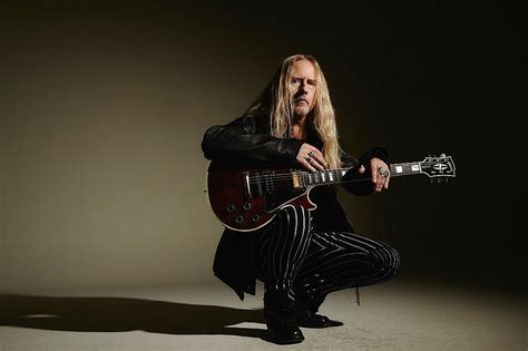 Jerry Cantrell Still Feels Pressure When Making New Music | DRGNews