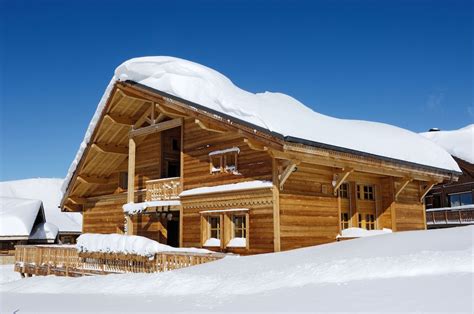 Luxury family chalet Ski-in/Ski-out -Fireplace-Giant Sundeck -Jacuzzi ...