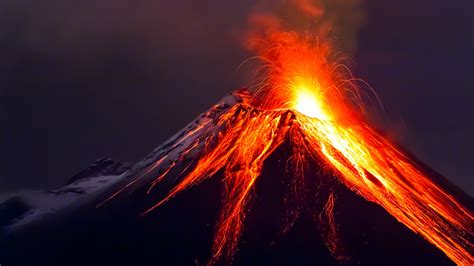 Kilauea Volcano of 600,000 years in Hawaii has been erupting since 1983 ...