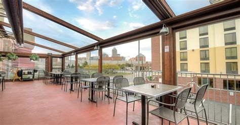 Best Downtown Indianapolis restaurants with outdoor seating