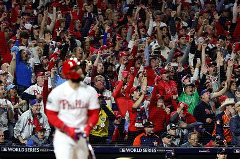 Calum Scott, 'Dancing On My Own' singer, shows love to Phillies fans