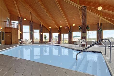 6 Indianapolis Hotels with Pools