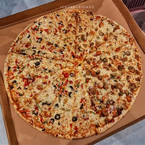 24 inch Monster Giant Pizza in Ulhasnagar | La Pinos Ulhasnagar