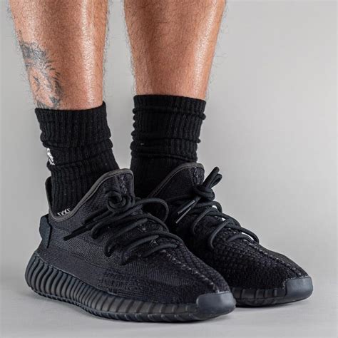 adidas Yeezy Boost 350 V2 Onyx HQ4540 Release Date - SBD