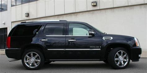 Cadillac Escalade Hybrid more about show than saving fuel: A short ...