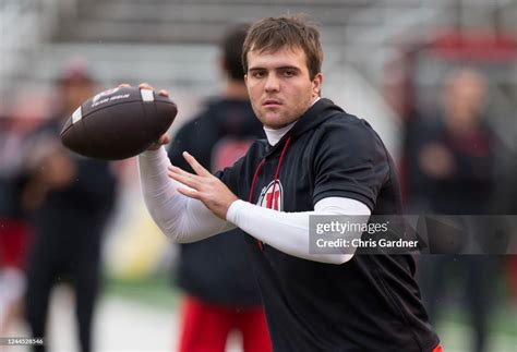 Bryson Barnes of the Utah Utes throws a pass during warmups before ...