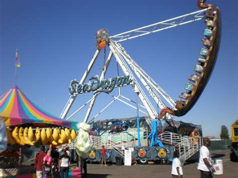 File:Rides at 2008 San Mateo County Fair 10.JPG - Wikimedia Commons