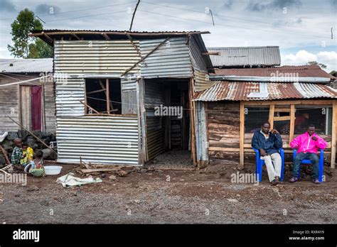 Slum africa hi-res stock photography and images - Alamy