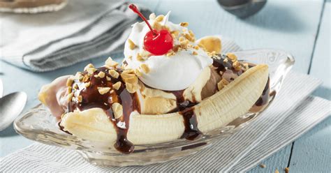 13 Banana Split Toppings - Insanely Good